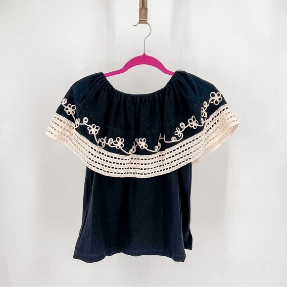 Manta Lulu Tops - Manta Lulu black/cream top with crochet